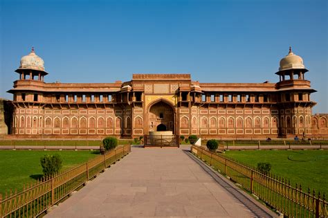 agra fort wikipedia.